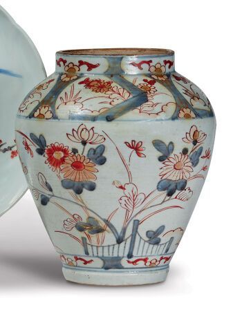 null JAPON, Imari - Epoque EDO (1603 - 1868)

Petit vase balustre en porcelaine décorée...