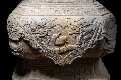 null CHINE - Dynastie QING (1644 - 1911)

Paire de socles de forme carrée en pierre...