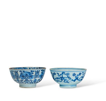 null CHINE - XVIIIe siècle

Deux bols en porcelaine décorée en bleu sous couverte...