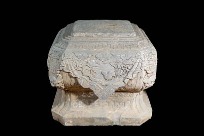null CHINE - Dynastie QING (1644 - 1911)

Paire de socles de forme carrée en pierre...