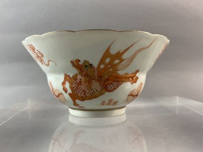 null CHINE - XXe siècle

Bol à bord évasé en porcelaine à décor en rouge de fer et...