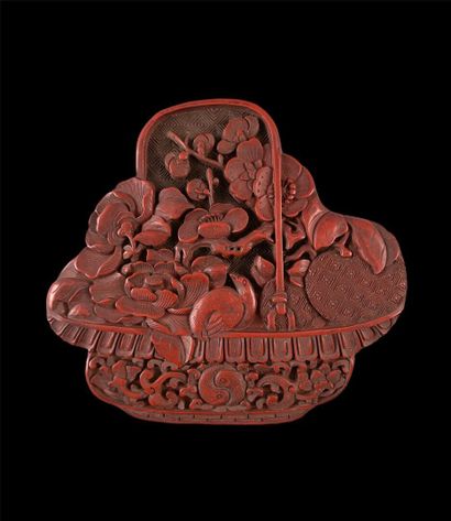 null CHINE - XVIIIe siècle

Boîte couverte en forme de panier fleuri de pivoines...