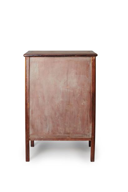 null CHINE - XIXe siècle

Paire de cabinets en bois, le plateau en doucine, ouvrant...