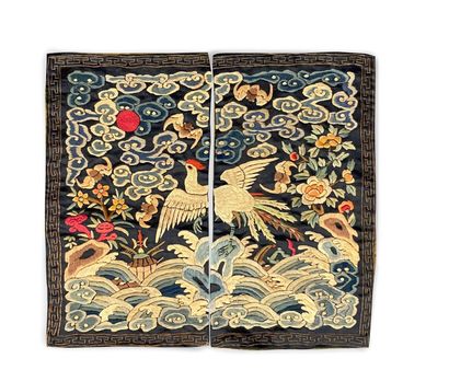 null CHINE - DYNASTIE QING, XIXe siècle

Deux badges en soie brodée à décor de grues....