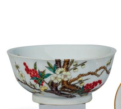 null CHINE - XXe siècle

Bol en porcelaine décorée en émaux polychromes de la Famille...