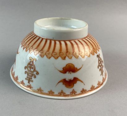 null CHINE - début XXe siècle

Bol en porcelaine décorée en rouge de fer et émail...