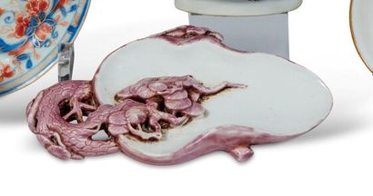 null CHINE - XXe siècle

Rince pinceaux en porcelaine émaillée manganèse en forme...