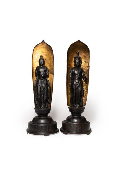 null JAPON - XVIIIe siècle

Deux statuettes en bronze à patine brune de Kannon debout...