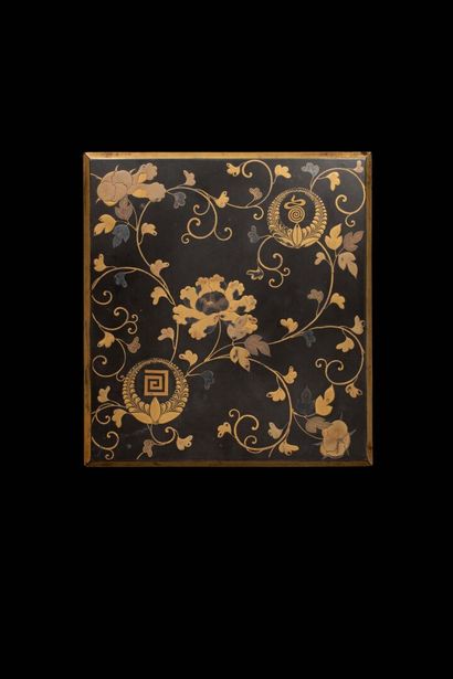 null JAPON - Fin XIXe siècle

Suzuribako en laque noire à décor en hiramaki-e de...