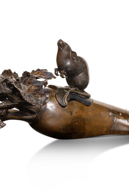 null JAPON - Epoque MEIJI (1868 - 1912)

Brûle-parfum en bronze à patine brune en...