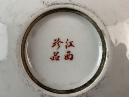 null CHINE - XXe siècle

Ensemble en porcelaine émaillée polychrome et or comprenant...