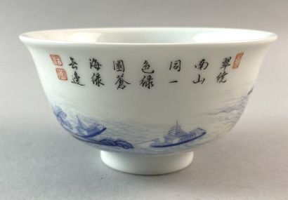 null CHINE - XXe siècle

Petit bol en porcelaine décorée en émaux bleu sur couvercle...