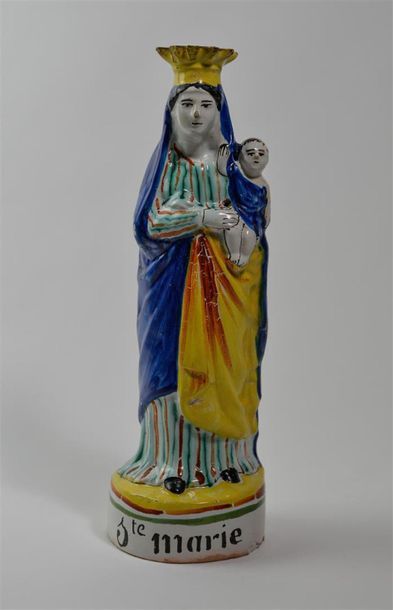 null NEVERS "Vierge d'accouchée" Faïence polychrome. XIXe. H: 32.3 cm. 
Usures et...