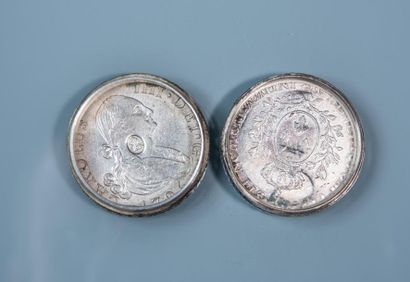 null BOITE en argent composée de pièces anciennes du XVIIIe siècle soudées entre...