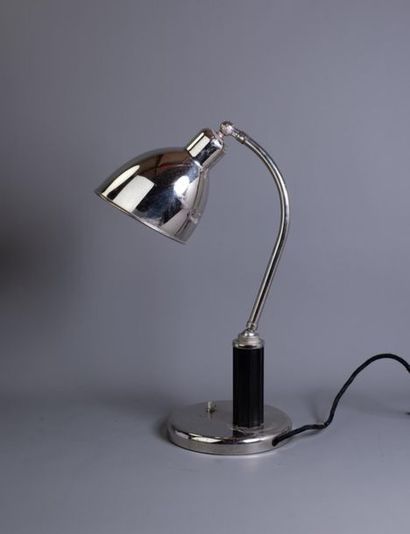 null CHRISTIAN DELL (1893-1974) pour KAISER IDELL, LAMPE de bureau orientable modèle...