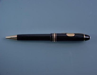 null MONTBLANC, "Meisterstück" ballpoint pen model 161 in black resin and gold plated....