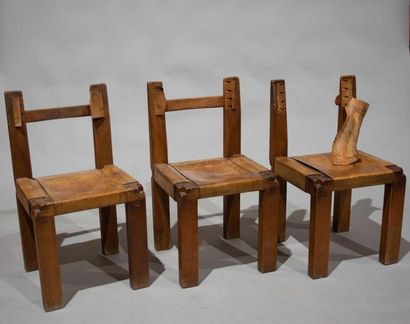 Pierre CHAPO (1927-1987) Suite de six chaises en orme massif modèle "S11" assemblées...