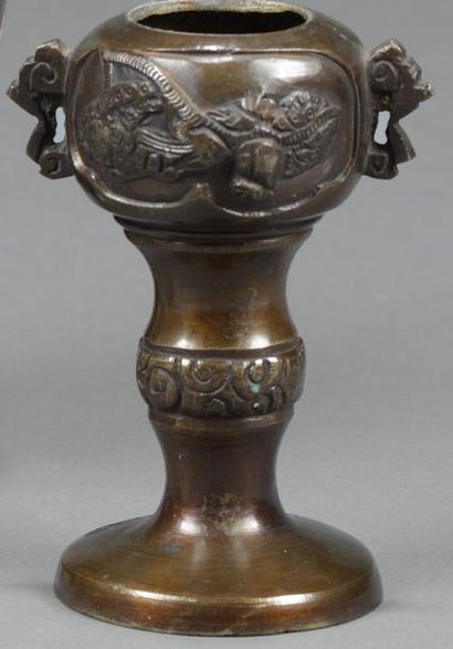 null BRULE-PARFUM en bronze, H: 9,8 cm