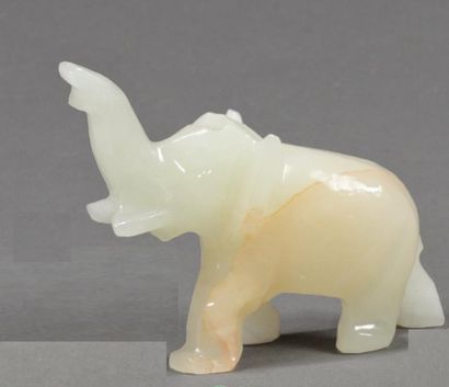 ELEPHANT en quartz blanc, L: 11 cm