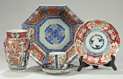 null COUPE octogonale en porcelaine Imari, Chine, XIXe siècle (acc.)