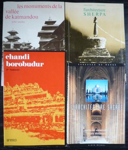 null Lot de 4 livres sur l'architecture comprenant: Dr SOEKMONO, "Chandi Borobudur",...