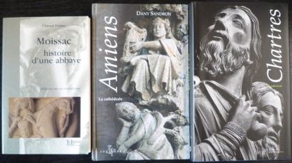 null [Art Gothique] Lot de trois livres: FRAÏSSE Chantal, "Moissac- Histoire d'une...