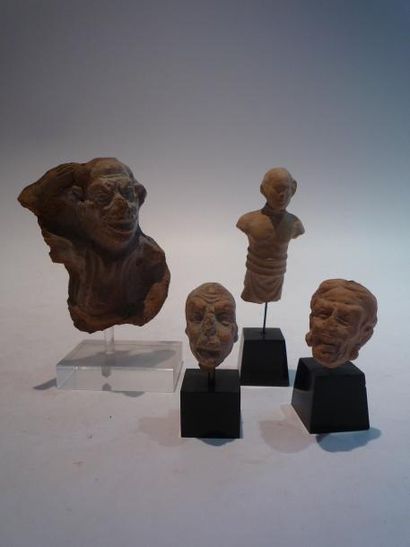 null Lot de 4 figurines de grotesques dont deux bustes et deux têtes (une vieille...