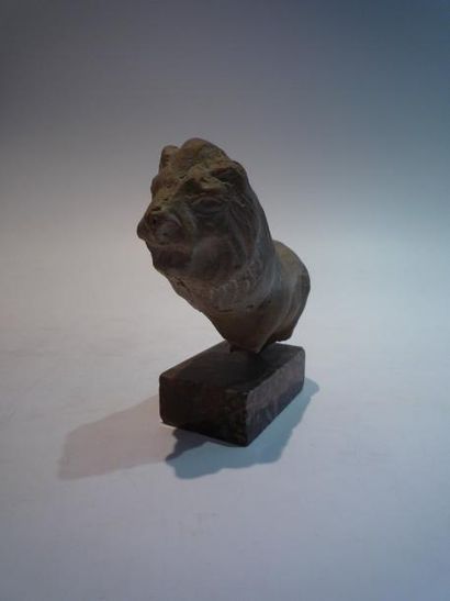 null Fragment de statuette en forme de lion. Terre cuite grise Atelier d'Alexandrie...