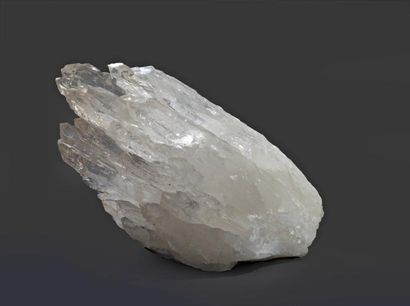 null Important cristal de roche . Hauteur: 47 cm