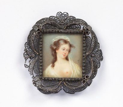 null Jeune femme au sein nu d'après Peter Adolphe Hall Miniature sur ivoire fin XIXe...