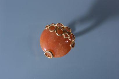 null CRISO - Italy. RING in 18 ct gold decorated with a carnelian. Signed. In R....