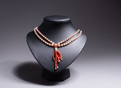 AM NECKLACE OF coral pearls alternating with cultured pearls and coral pearls forming...