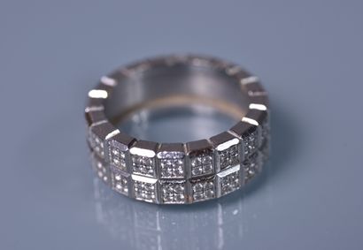 null LARGE AMERICAN ALLIANCE on 18 ct white gold, set with small diamonds grouped...
