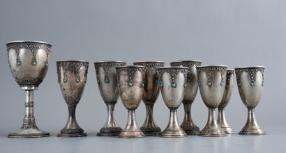 null STANETKY ( orfèvre 1897-1948) NEUF PETITS VERRES A KIDDOUCH en argent à décor...