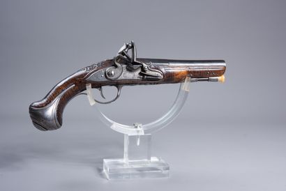 null Flintlock pistol. Round barrel with sides cut with the thunder, engraved with...