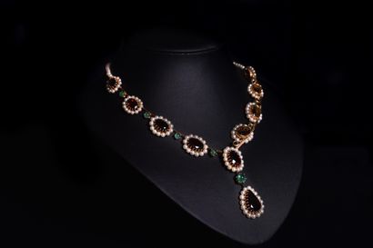 null NECKLACE in 18 ct gold with gold baguettes linking ovoid links set with garnets...