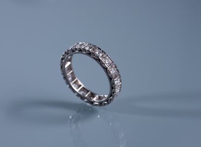 null AMERICAN ALLIANCE in 18 ct white gold set with diamonds. In R. TDD: 53. PB:...