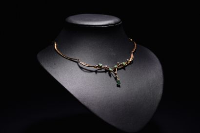 null Articulated necklace in 18 ct gold set with small diamonds, emeralds and a pear...
