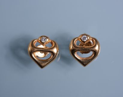 null PAIR OF EARRINGS in 18 ct gold styling a heart set with a small brilliant. Signed...