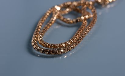 null 18 ct gold necklace with hollowed-out round links. In R. P: 12 g