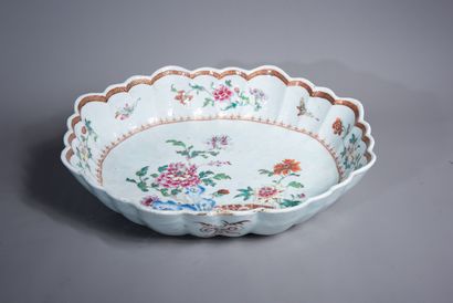 null CHINA, QING DYNASTY. A Famille Rose porcelain bowl decorated with peonies and...