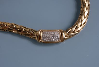 null NECKLACE in 18 ct gold with falling palm tree links adorned with a central motif...