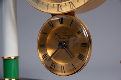 null LAVIGNE - PARIS. PENDULE astronomique "Astrolabe" en métal et bakélite et pierre...