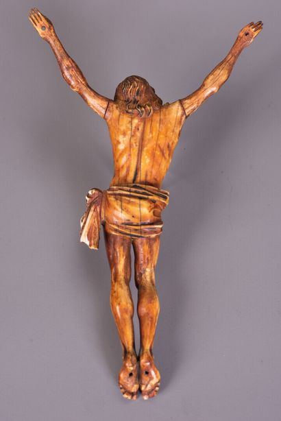 null CHRIST en ivoire XVIIe. 

H: 24.5 cm



Cet objet est réalisé dans l'ivoire...