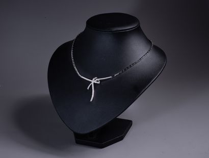 null FERAUD. NECKLACE in 18 ct white gold with articulated baguette links centered...