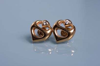 null PAIR OF EARRINGS in 18 ct gold styling a heart set with a small brilliant. Signed...