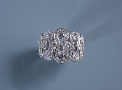null IMPORTANT RING in 18 ct white gold set with 15 diamonds from 0,05 to 0,15 ct...