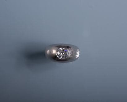 null White gold CHEVALIERE set with a 0.8 ct old-cut diamond. TDD: 56. In R. PB:...