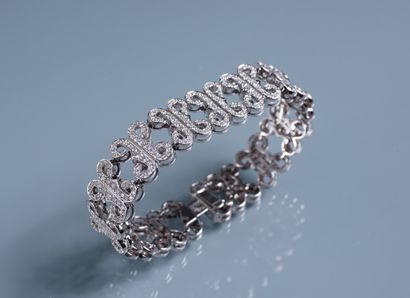 null BRACELET in 18 ct white gold with links styling Hs paved with small diamonds....