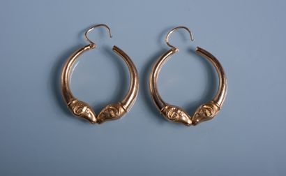 null Pair of 18 ct gold CREOLES with ram's heads. In R. P: 4,7 g